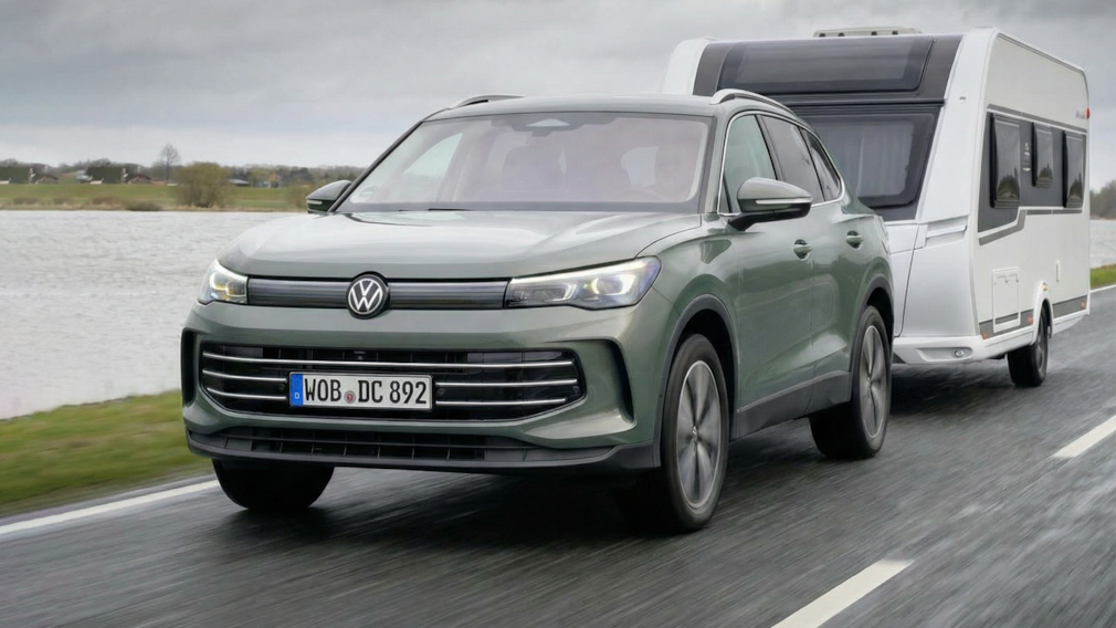 Aufmacher VW Tiguan zieht Wohnmobil