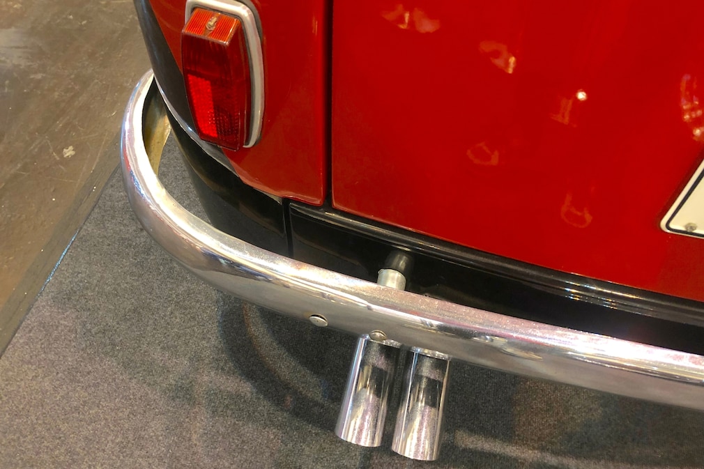 Auspuff-Doppelendrohr des Fiat 600 Multipla Coriasco