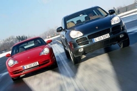 Porsche Cayenne S gegen Porsche 911 Carrera