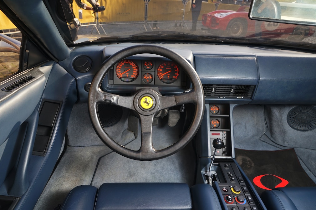 Cockpit des Ferrari Testarossa Spider