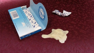 Kaugummi im Autositz? Dieser Trick löst das Problem sofort