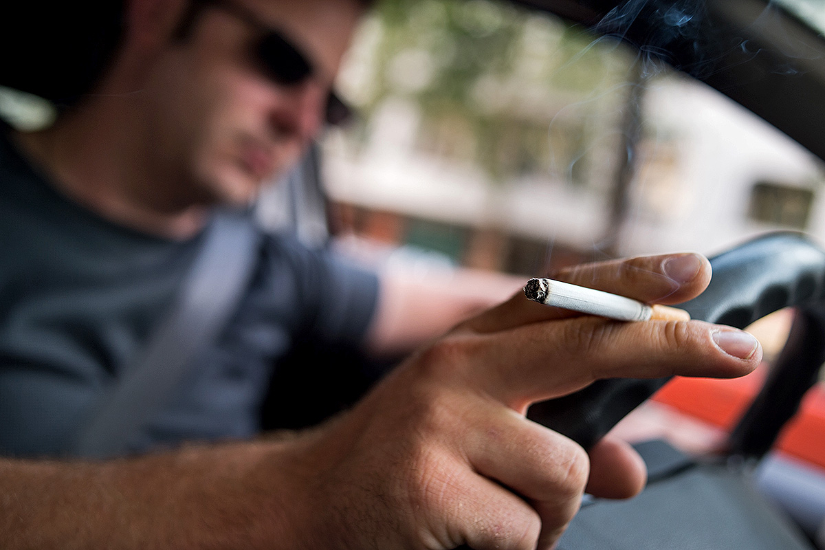 Zigarettengeruch im Auto entfernen – das hilft wirklich!