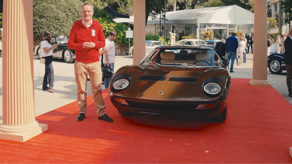AUTO BILD-Reporter Frank B. Meyer am Lamborghini Miura SV