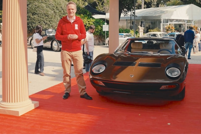 AUTO BILD-Reporter Frank B. Meyer am Lamborghini Miura SV