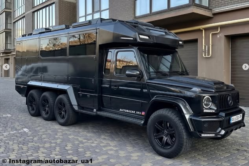 Mercedes G-Klasse mit acht Rädern