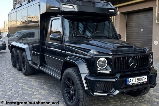 Mercedes G-Klasse mit acht Rädern