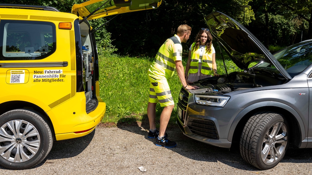 "Gelbe Engel" vom ADAC helfen einem Renault Zoe