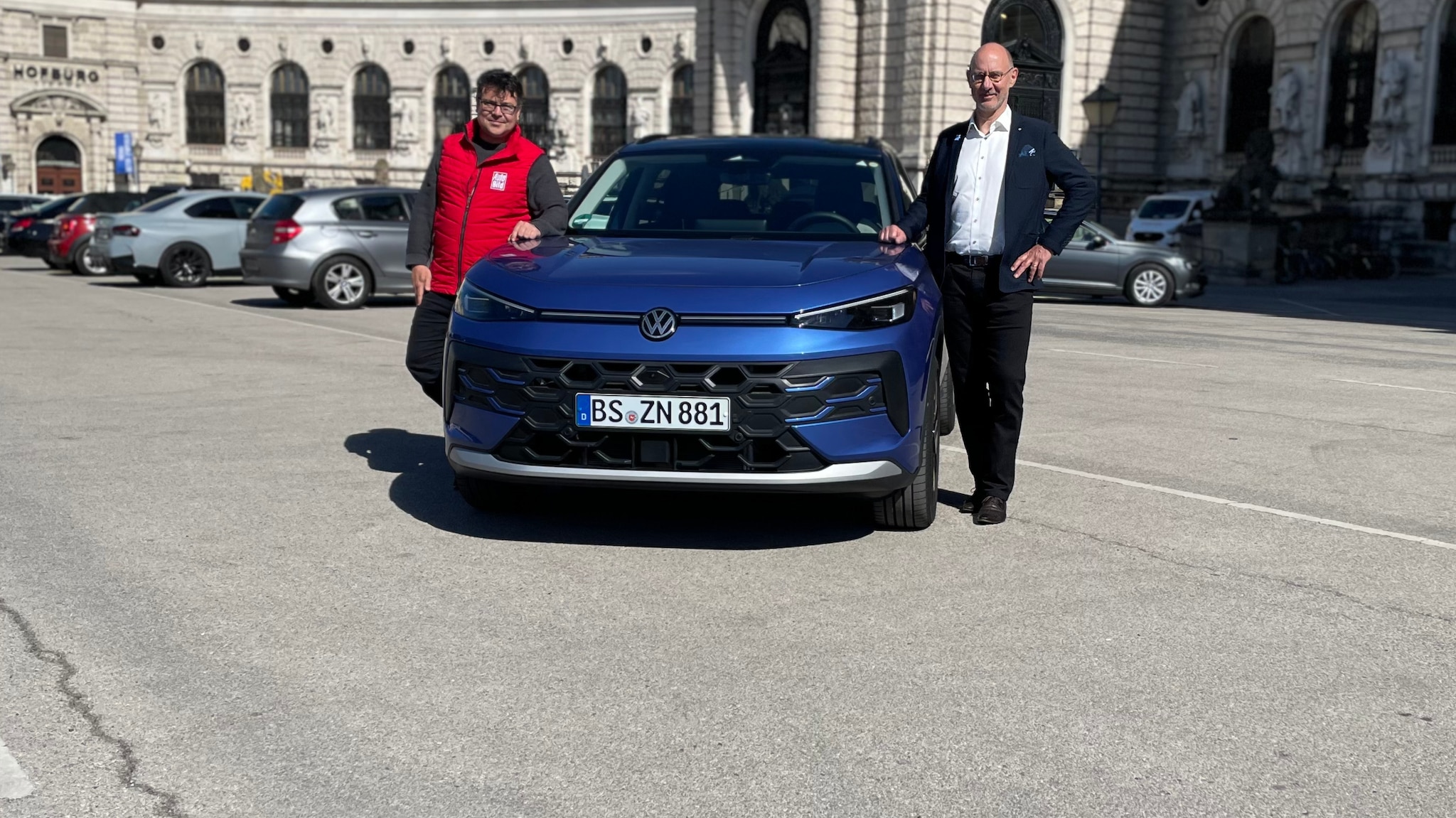 Full hybrid at VW: A test drive in the T-Roc with fuel-efficient ...