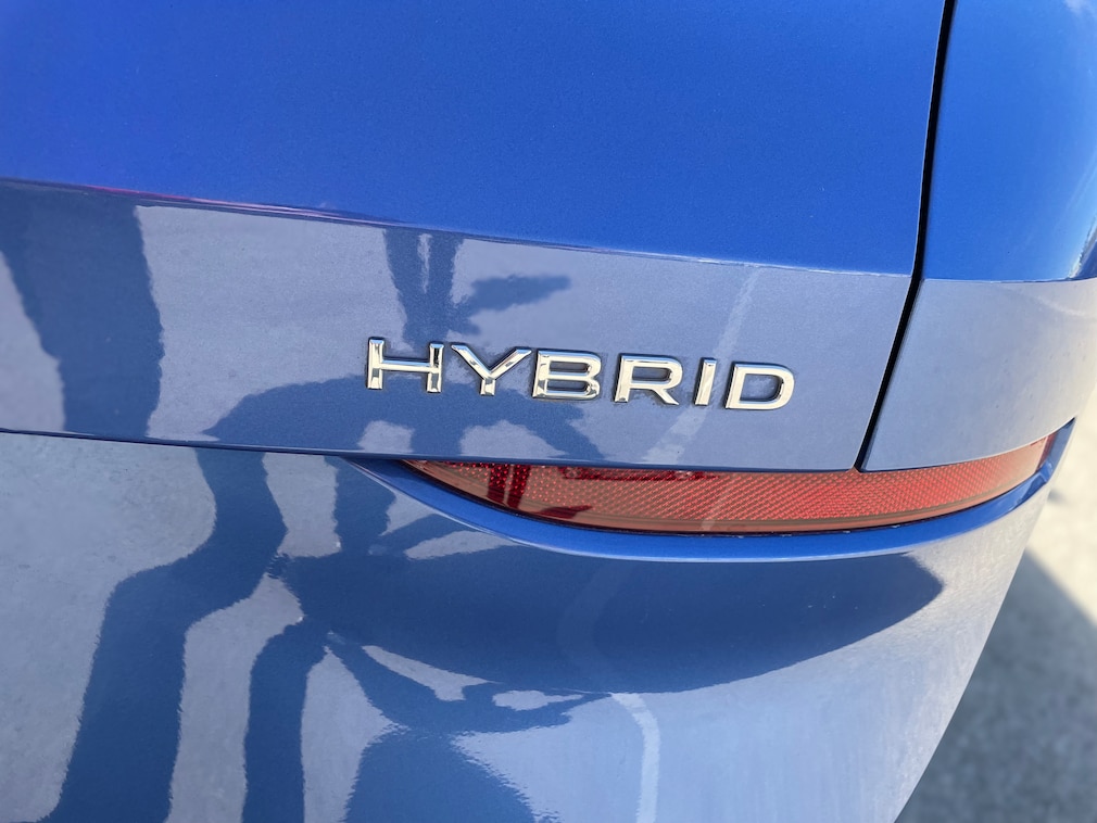 Vollhybrid-Antrieb von Volkswagen HEV Erste Mitfahrt in Wien am 23.4.2026