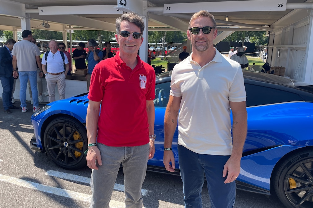 Jenson Button (r.) und AUTO BILD-Redakteur Matthias Brügge
