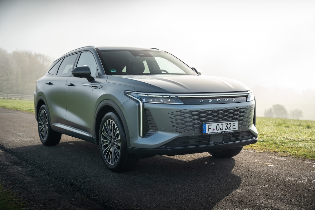 Fahrtermin Berlin 30.04.26 mit Omoda 9 und Jaecoo 7 PHEV-SUV aus China mit Raphael Schuderer