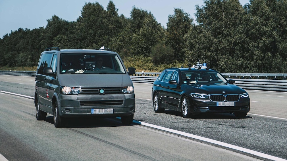 Fraunhofer Institut IDMT Oldenburg bringt autonomen Fahrzeugen das Hören bei autonomes Fahren Cariad KI