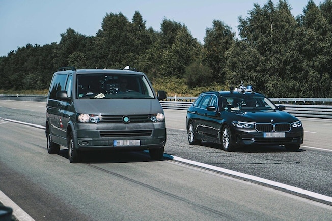 Fraunhofer Institut IDMT Oldenburg bringt autonomen Fahrzeugen das Hören bei autonomes Fahren Cariad KI