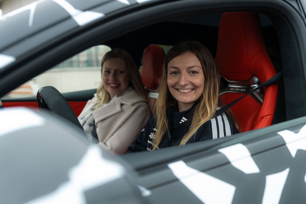 Doriane Pin im AMG 4-Türer
