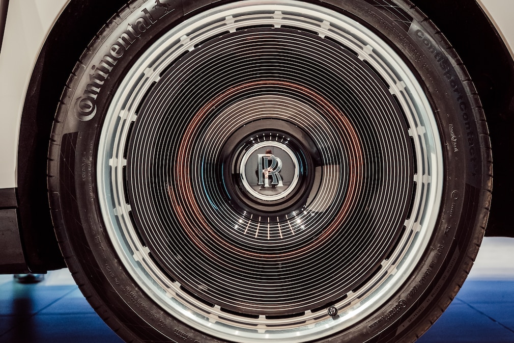 Vorderrad des Rolls-Royce Phantom Centenary
