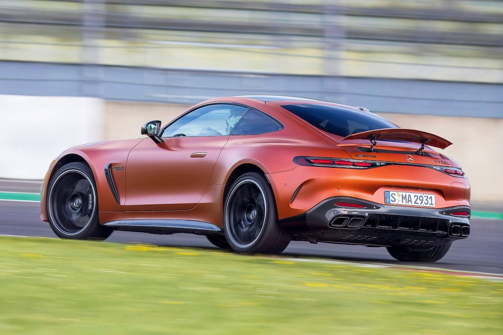 Mercedes-AMG 63 S E Performance