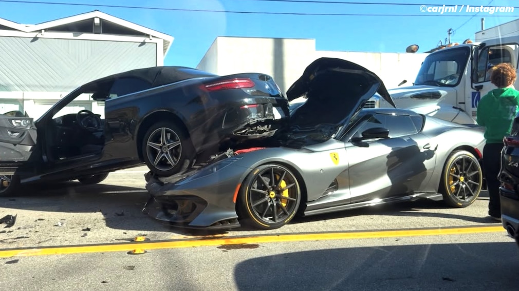 Verünglückter Ferrari 812 Compitizione Aparte