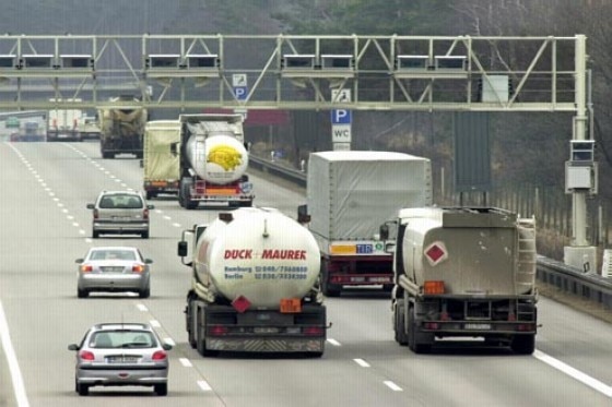 Erste offizielle Maut-Brücke steht