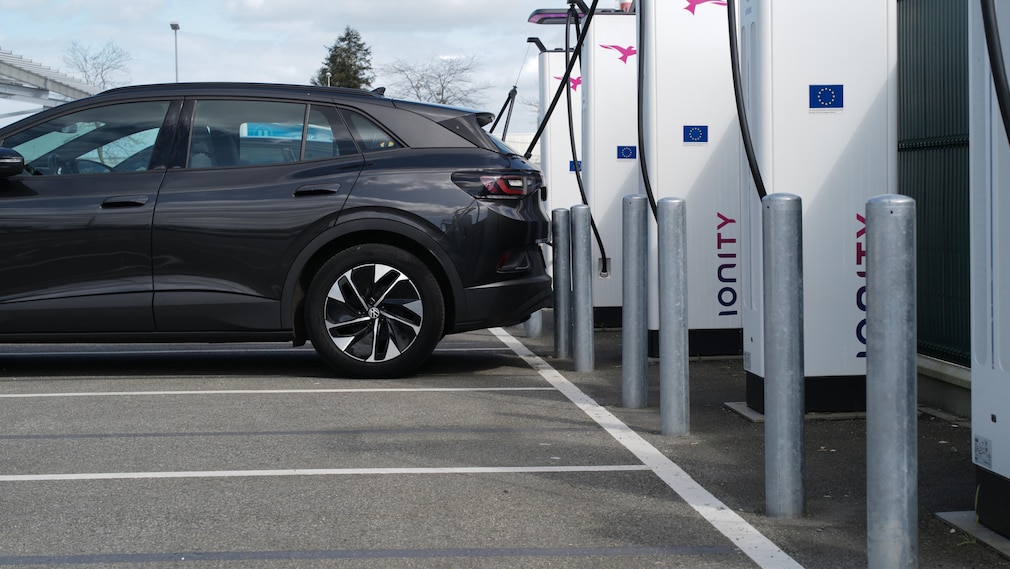 E-Auto-Ladestation, Laden, Aufladen Schnellladen bei Ionity