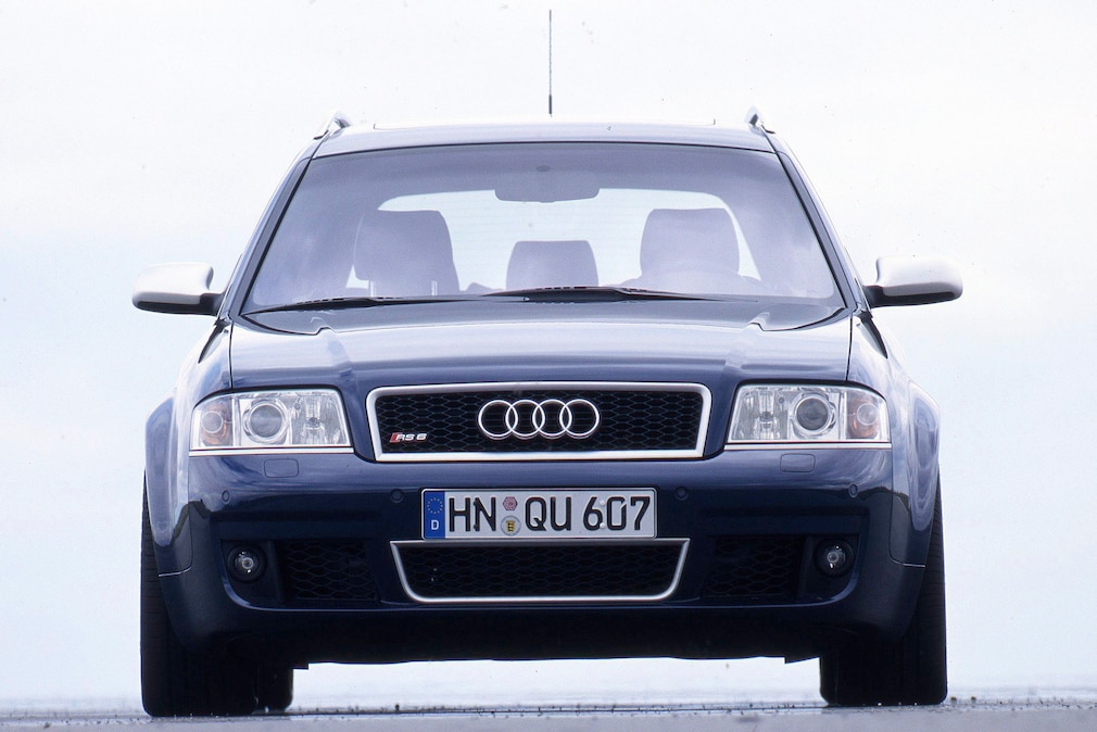 Audi RS6 Avant C5 stehend von vorn