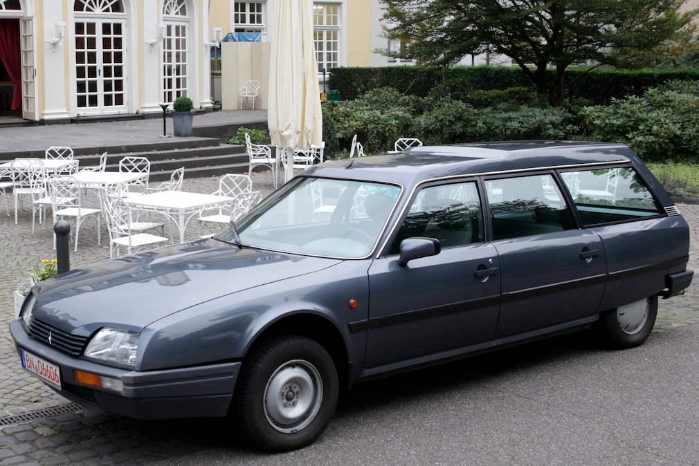 Citroën CX Break oder Citroën CX Familiale stehend von der Seite