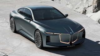 Studie Vision BMW Alpina steht am Rande einer Schlucht.
