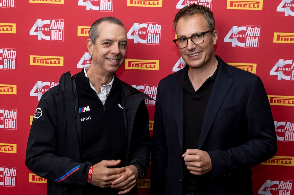 Franciscus van Meel (CEO of BMW M GmbH) und Robin Hornig feiern zusammen den AUTO BILD-Geburtstag.