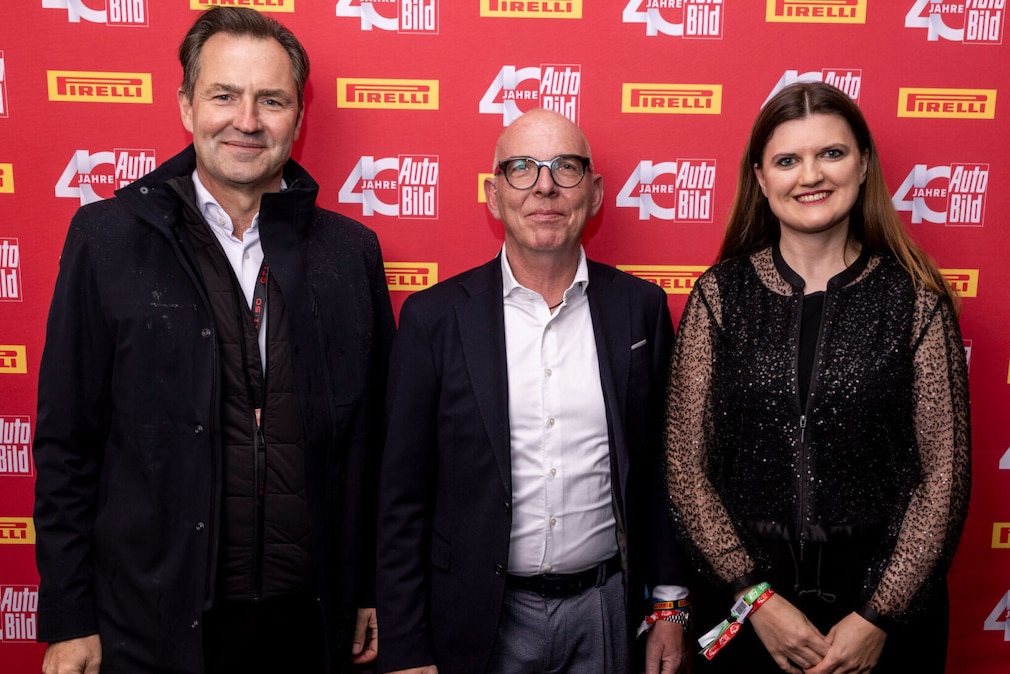 Thomas Schäfer (CEO of Brand Volkswagen Pkw), Wolfgang Meier (CEO Pirelli Deutschland) und Anna Pasternak ((Leiterin Kommunikation Pirelli Deutschland).