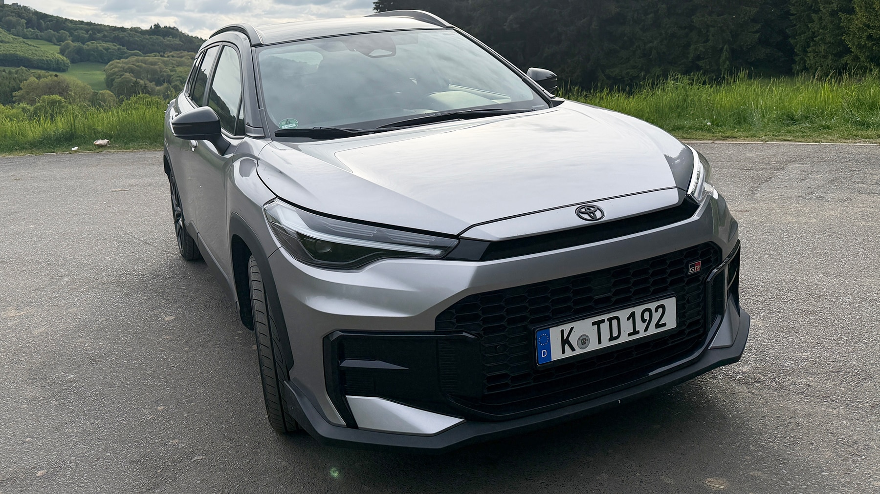Toyota Corolla Cross GR Sport: Hybrid-SUV überrascht mit Fahrspaß