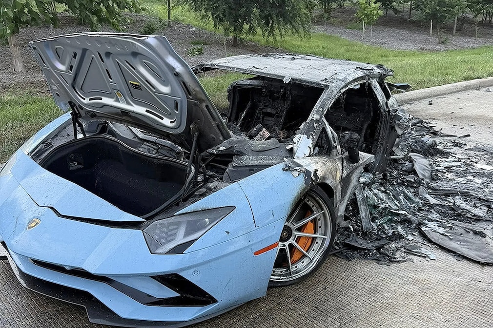 Lamborghini Aventador und Revuelto komplett zerstört beim Unfall