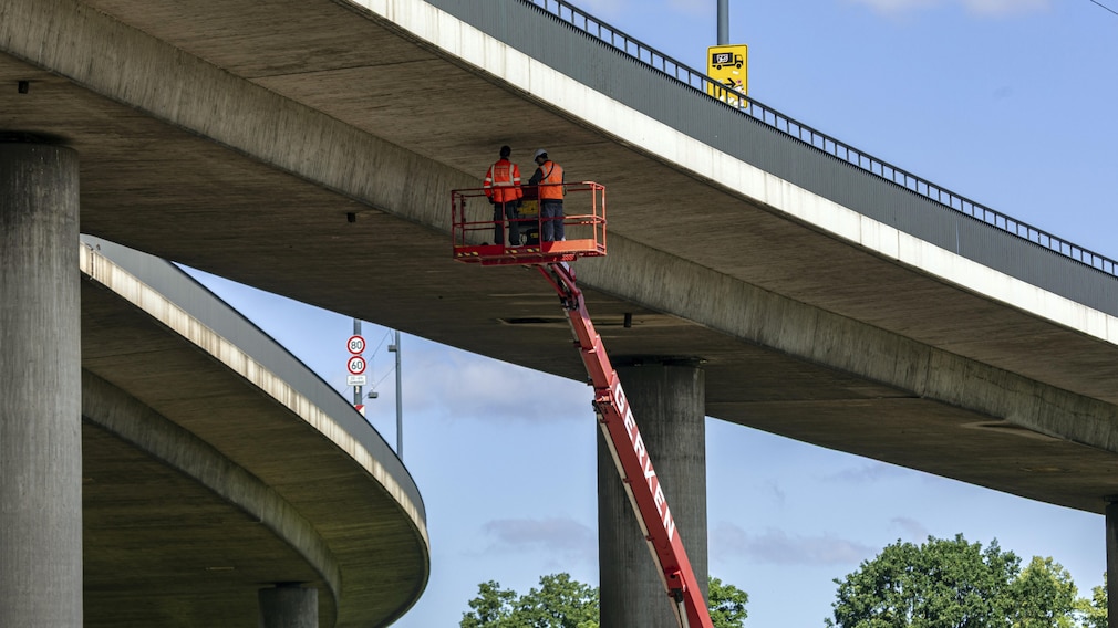 Arbeiten an der Rheinkniebrücke, Prüfung und Überwachung des Bauzustandes -...