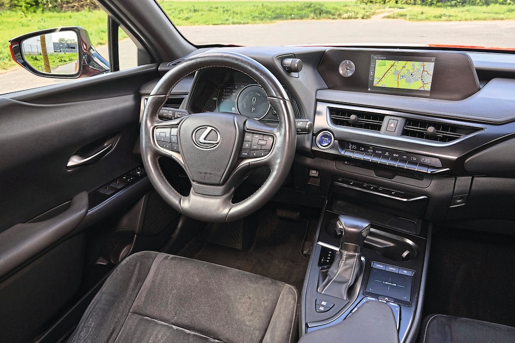 Lexus UX 250h