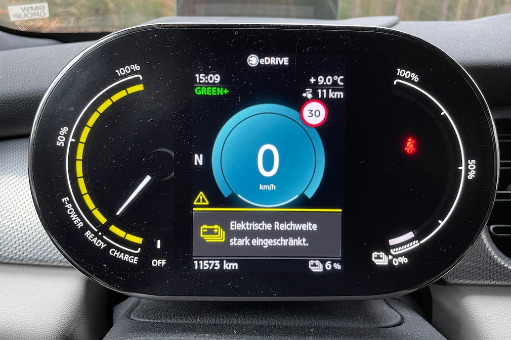 Mini Cooper SE mit geringem Akkustand