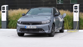 Opel Corsa Electric an der Ladesäule