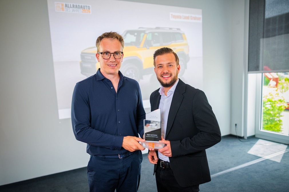 Den Importeurssieg in der Kategorie Klassische Geländewagen feierte Caspar Winkelmann, Pressesprecher Toyota Produkt, für den Toyota Land Cruiser.