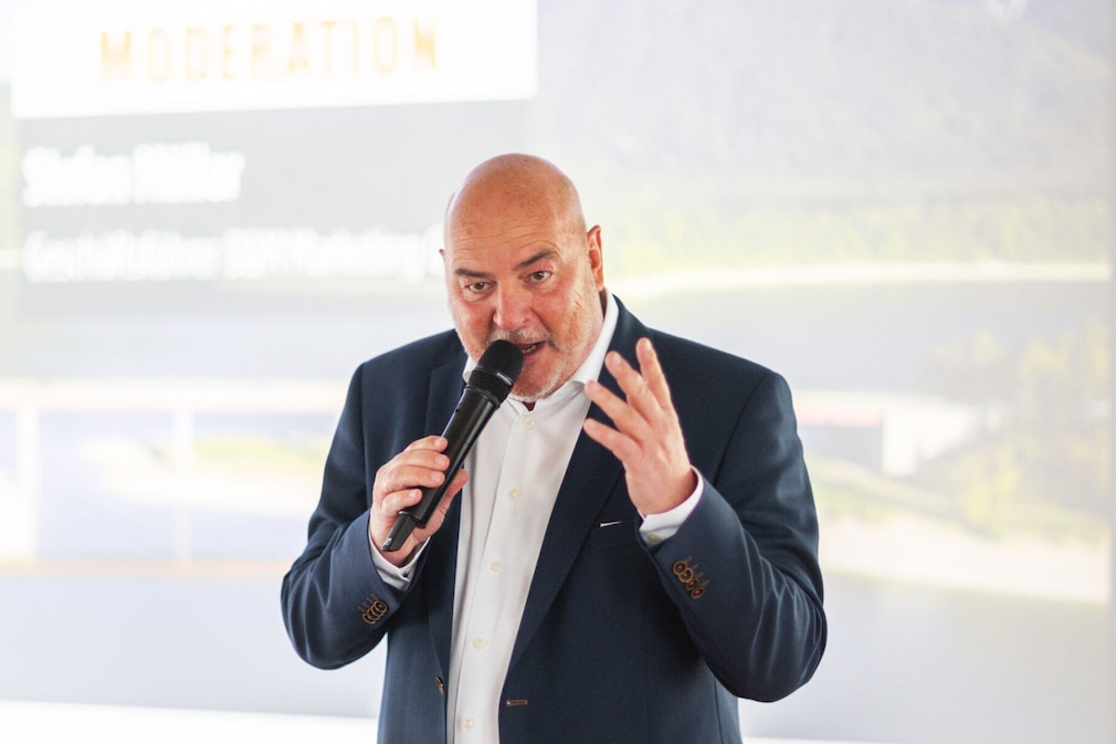 Durch das Programm führten Moderator Stefan Müller, Geschäftsführer des AUTO BILD-Vermarkters B&M Marketing ...