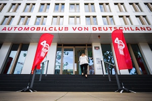In Frankfurt in den Räumen des AvD (Automobilclub von Deutschland) trafen sich AUTO BILD und die Vertreter der Automobil-Industrie