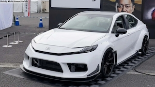 Dieser Toyota Camry hat 7 Zylinder und 700 PS