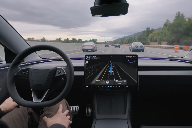 Autobahnfahrt mit Tesla FSD (überwacht).