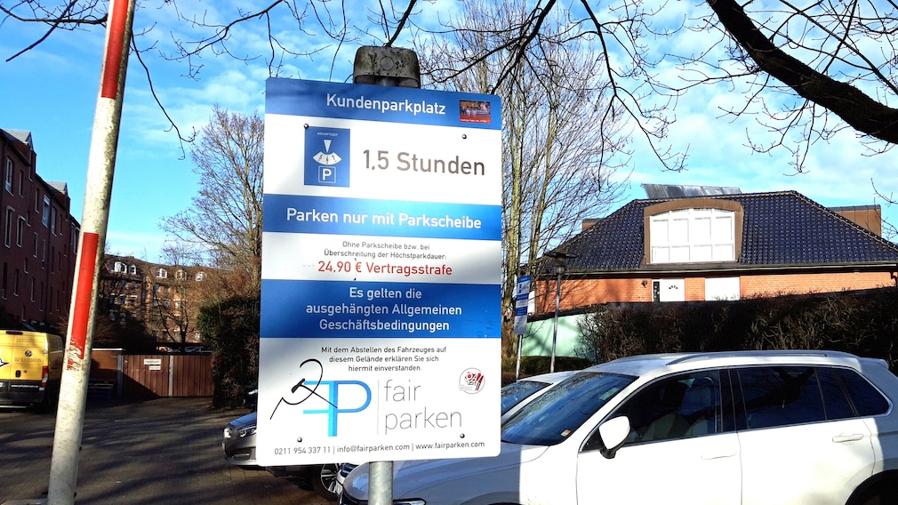 Supermarkt-Parkplatz Schild fürs Parken
