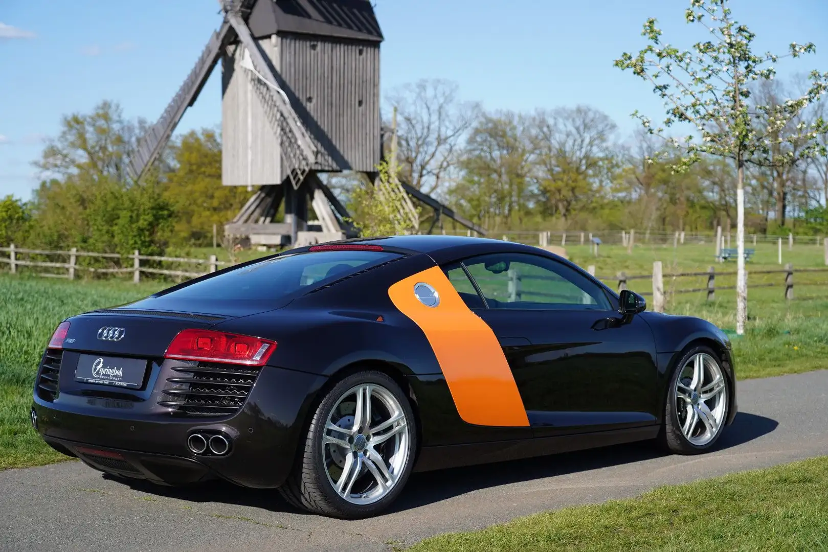 Audi R8 V8