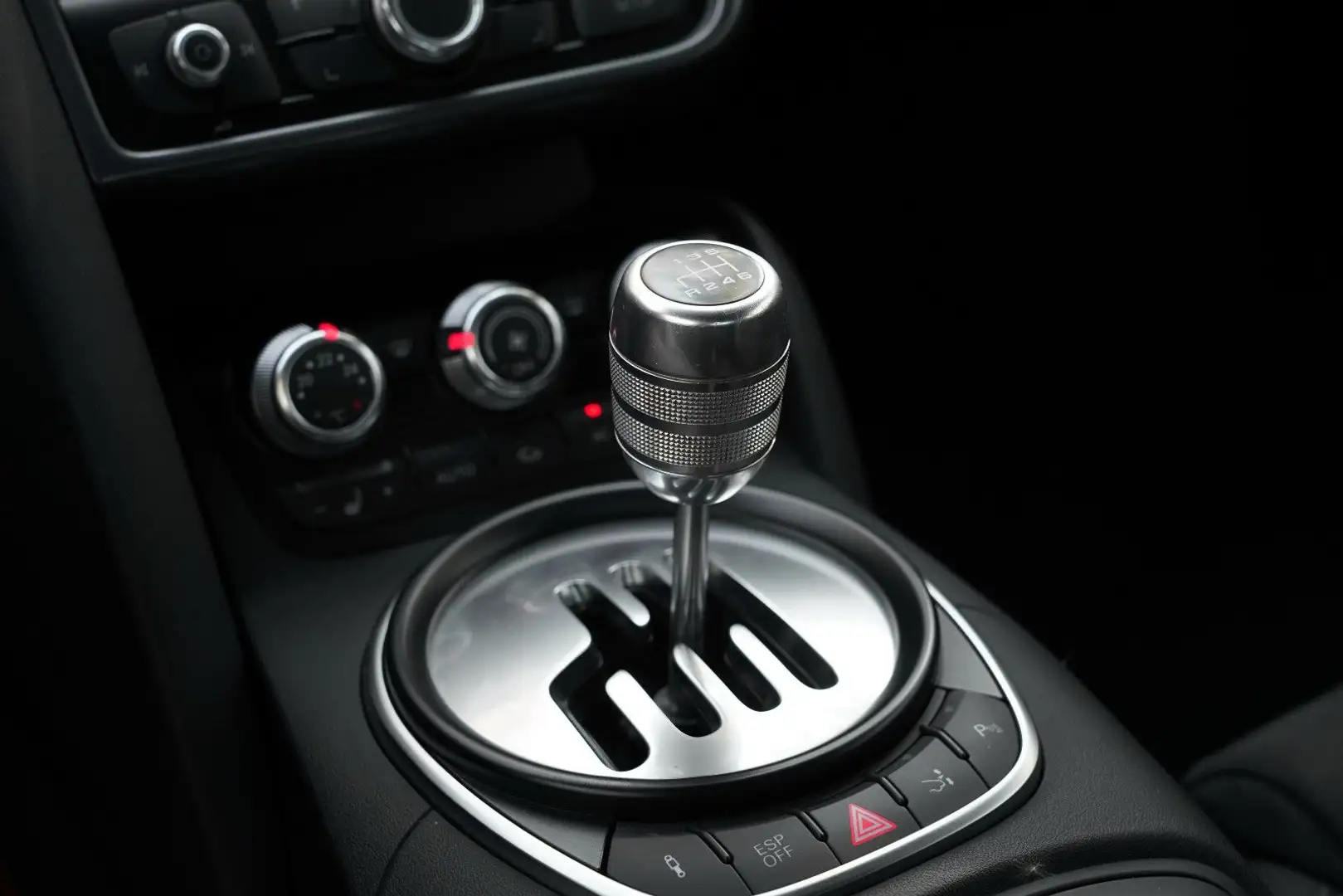 Audi R8 V8