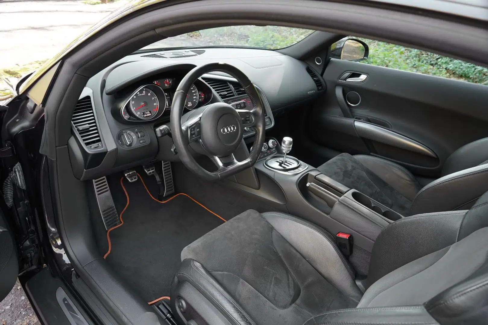 Audi R8 V8