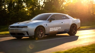 Feststoffakku von Stellantis, Factorial, Testwagen Dodge Charger Daytona