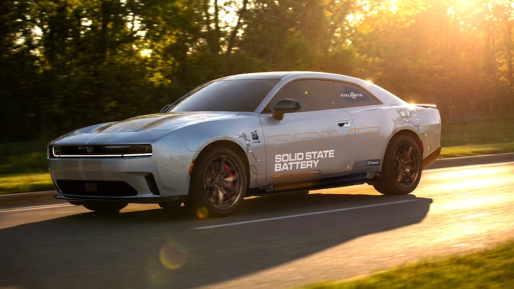 Feststoffakku von Stellantis, Factorial, Testwagen Dodge Charger Daytona