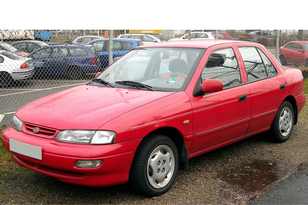 Kia Sephia Facelift stehend schräg von vorn