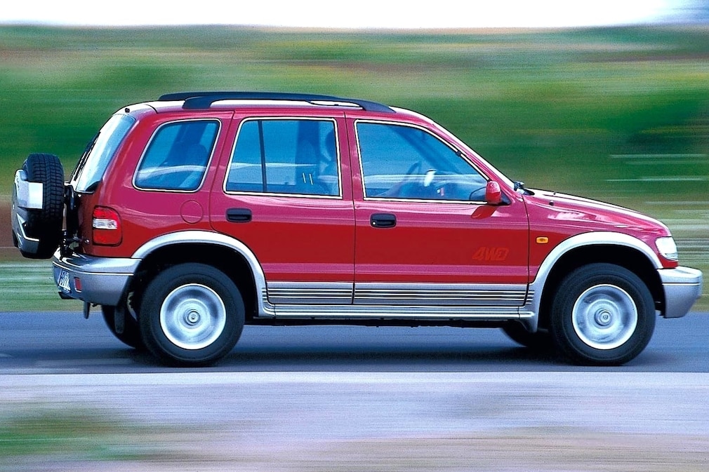 Kia Sportage 1 fahrend von der Seite