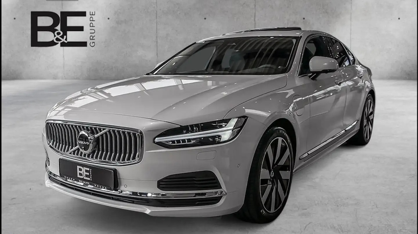 Neuwertige-Luxuslimousine-von-Volvo-mit-hohem-Wertverlust