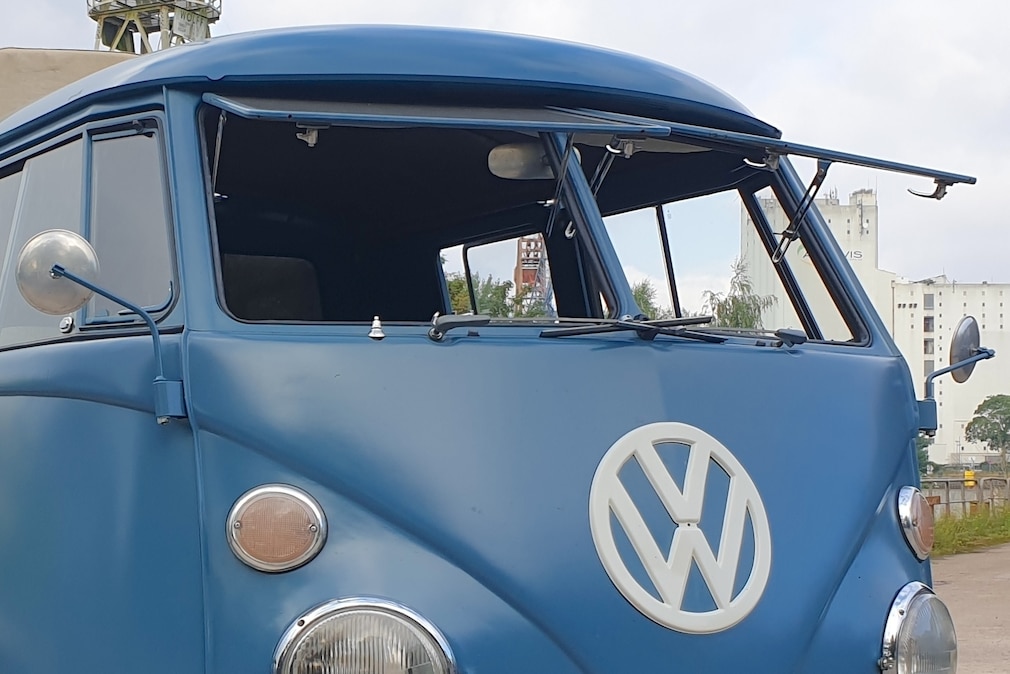 Offene Windschutzscheiben beim VW T1 Doka