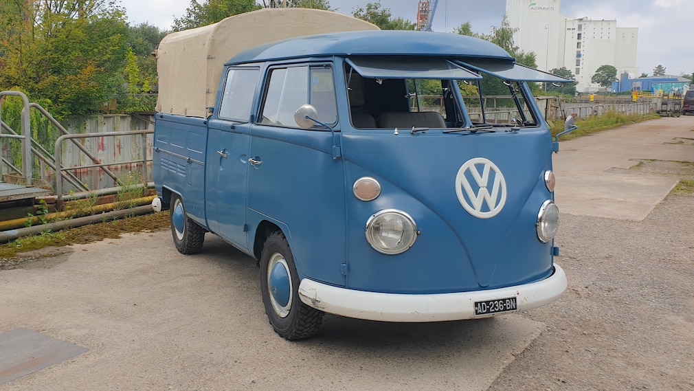 VW T1 Doka Doppelkabine stehend schräg von vorn